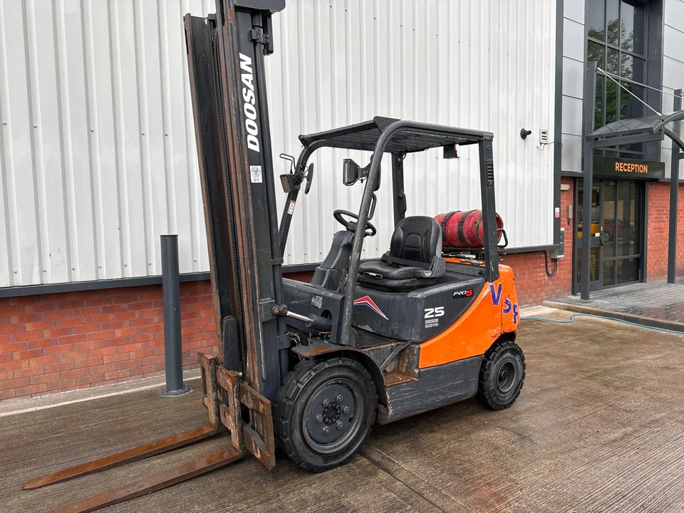 Doosan G25