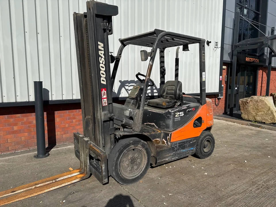 Doosan D25S-5