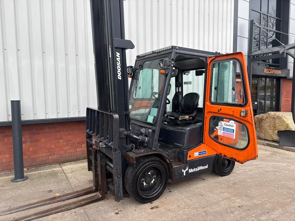 Doosan D35C-7